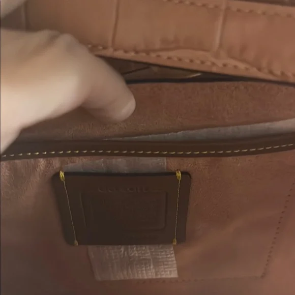 Coach Light Coral  Bag with Gold Hardware and matching wallet - Picture 5 of 14